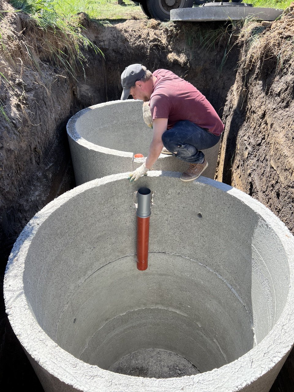 Монтаж трубы в септик